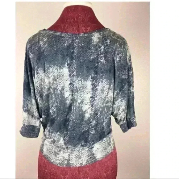 Mudd Womens Top Size Small Blue Gray SnakeSkin Print Dolman Y2k vintage - Picture 5 of 9